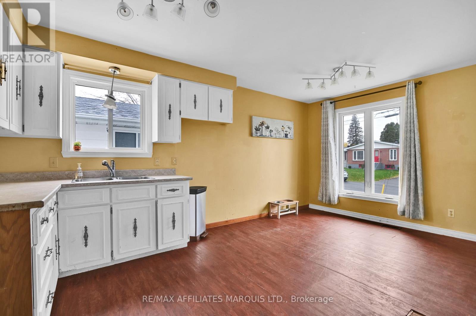 1531 Champagne Avenue, Cornwall, Ontario K6J 4W7 - Photo 5 - X12475289