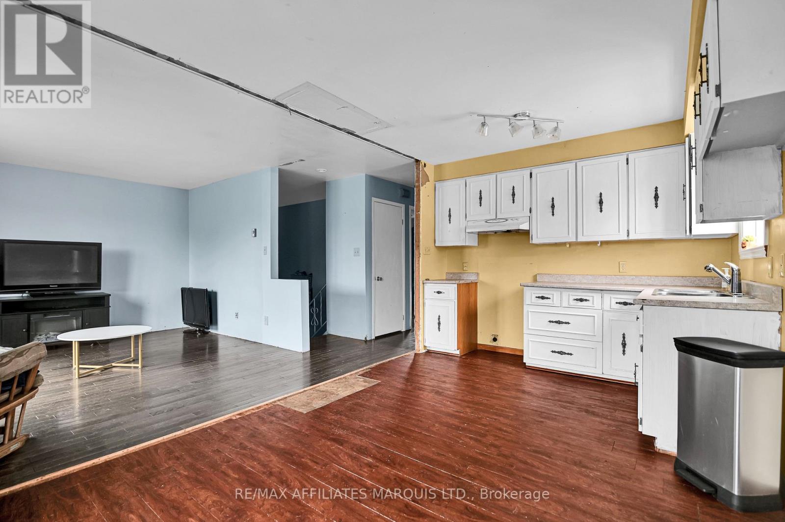 1531 Champagne Avenue, Cornwall, Ontario K6J 4W7 - Photo 4 - X12475289