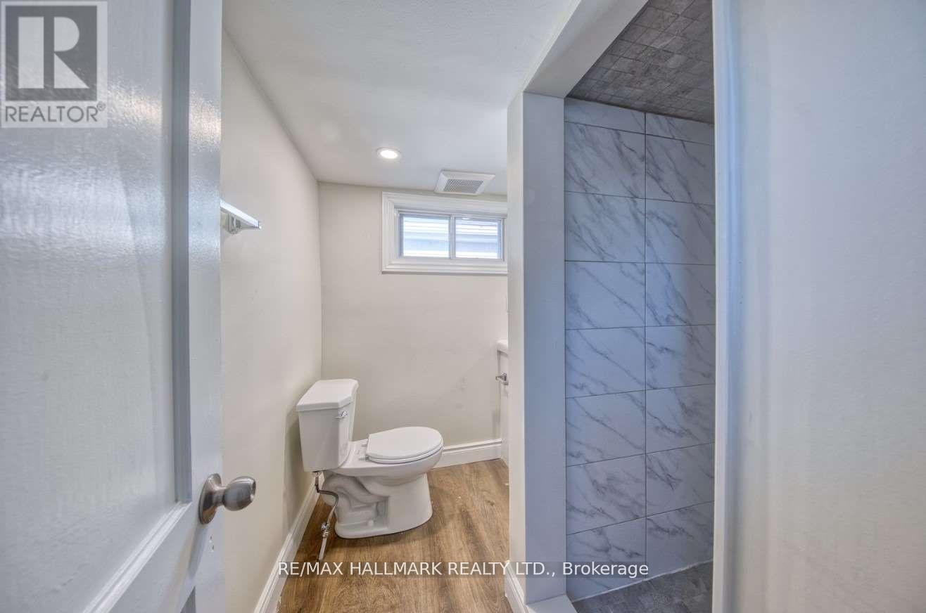 Upper - 46 Springhurst Avenue, Toronto, Ontario  M6K 1B6 - Photo 11 - W12517514