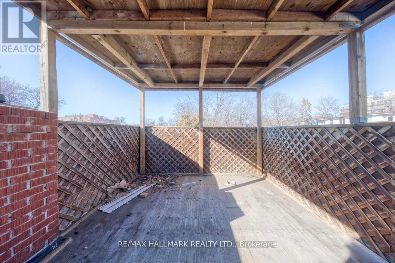 Upper - 46 Springhurst Avenue, Toronto, Ontario  M6K 1B6 - Photo 12 - W12517514