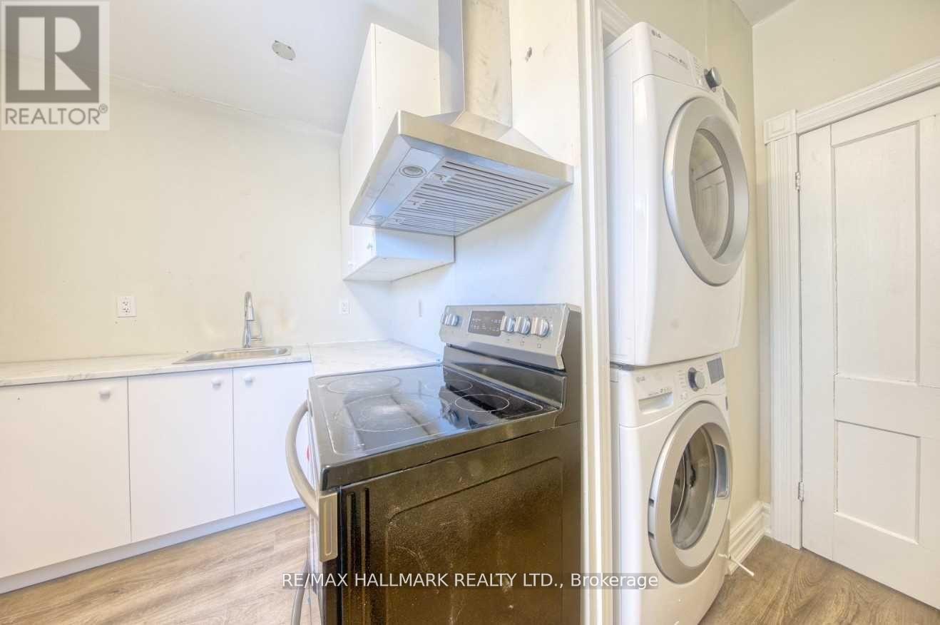 Upper - 46 Springhurst Avenue, Toronto, Ontario  M6K 1B6 - Photo 2 - W12517514