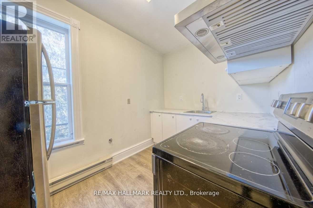 Upper - 46 Springhurst Avenue, Toronto, Ontario  M6K 1B6 - Photo 3 - W12517514