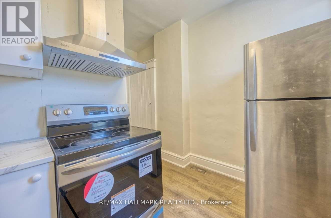 Upper - 46 Springhurst Avenue, Toronto, Ontario  M6K 1B6 - Photo 4 - W12517514