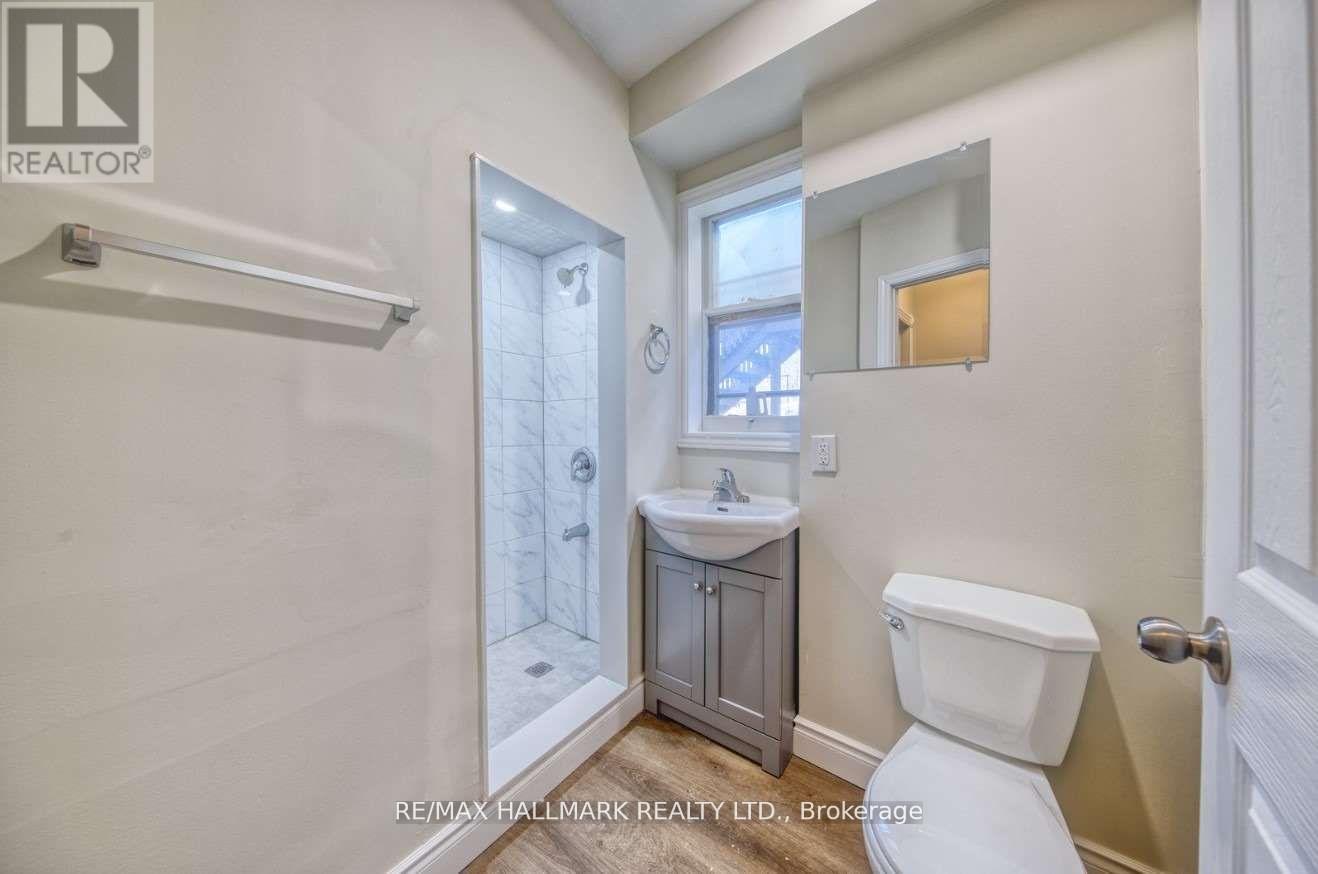 Upper - 46 Springhurst Avenue, Toronto, Ontario  M6K 1B6 - Photo 5 - W12517514