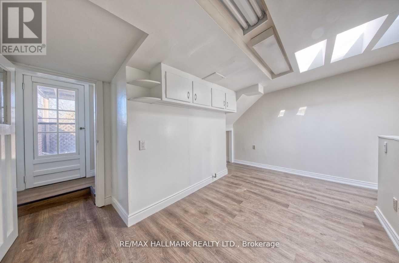 Upper - 46 Springhurst Avenue, Toronto, Ontario  M6K 1B6 - Photo 9 - W12517514