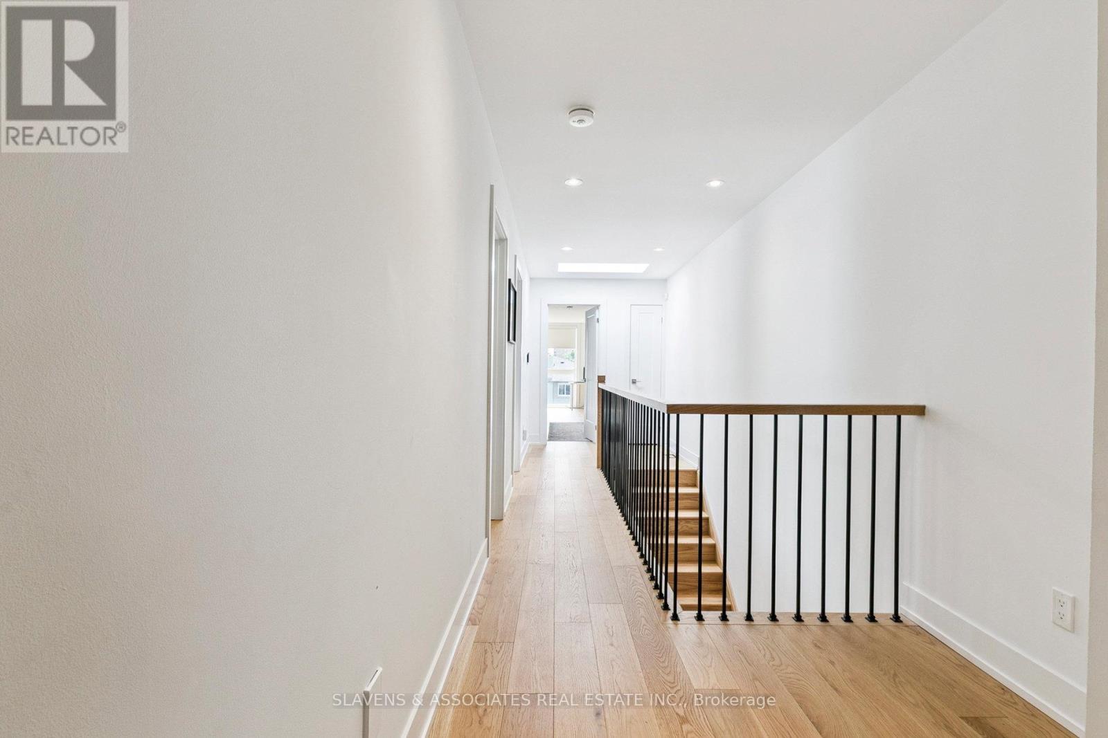 1040 Enola Avenue, Mississauga, Ontario L5G 4A9 - Photo 19 - W12517518