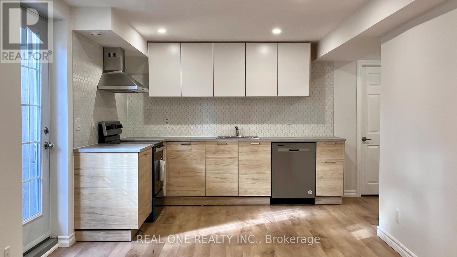 Lower - 1200 Greenwood Crescent, Oakville, Ontario L6J 6W5 - Photo 1 - W12517520