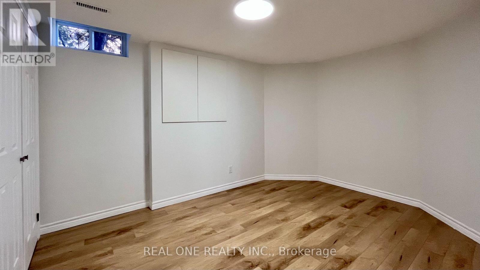 Lower - 1200 Greenwood Crescent, Oakville, Ontario L6J 6W5 - Photo 10 - W12517520