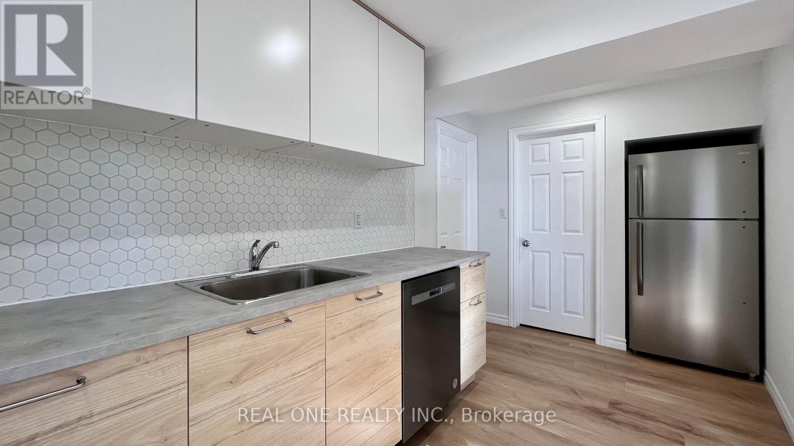 Lower - 1200 Greenwood Crescent, Oakville, Ontario L6J 6W5 - Photo 2 - W12517520