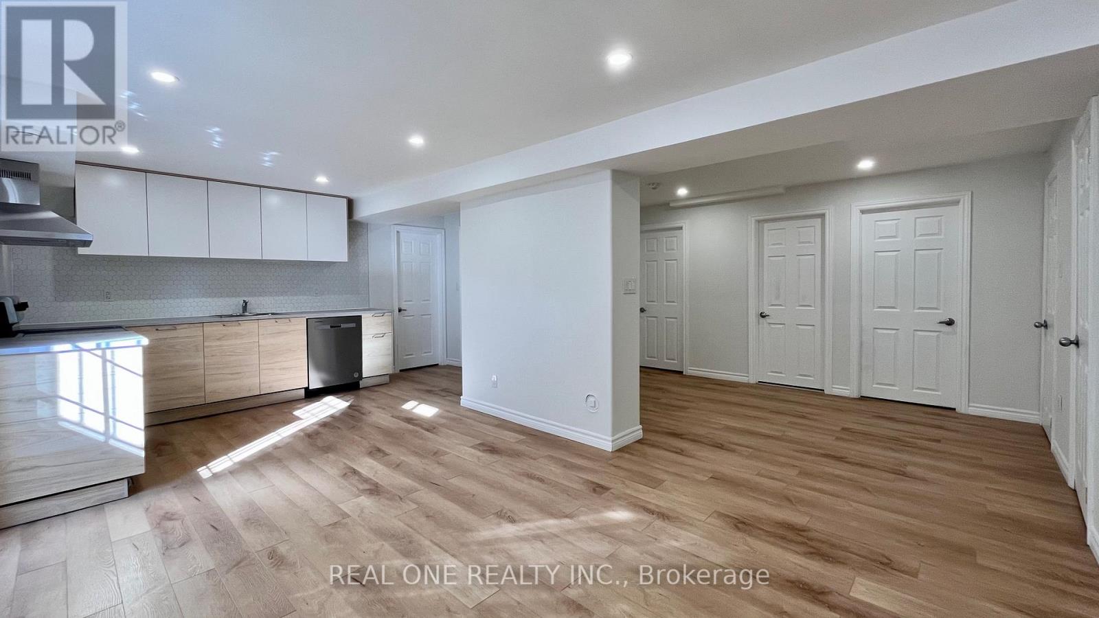 Lower - 1200 Greenwood Crescent, Oakville, Ontario L6J 6W5 - Photo 3 - W12517520