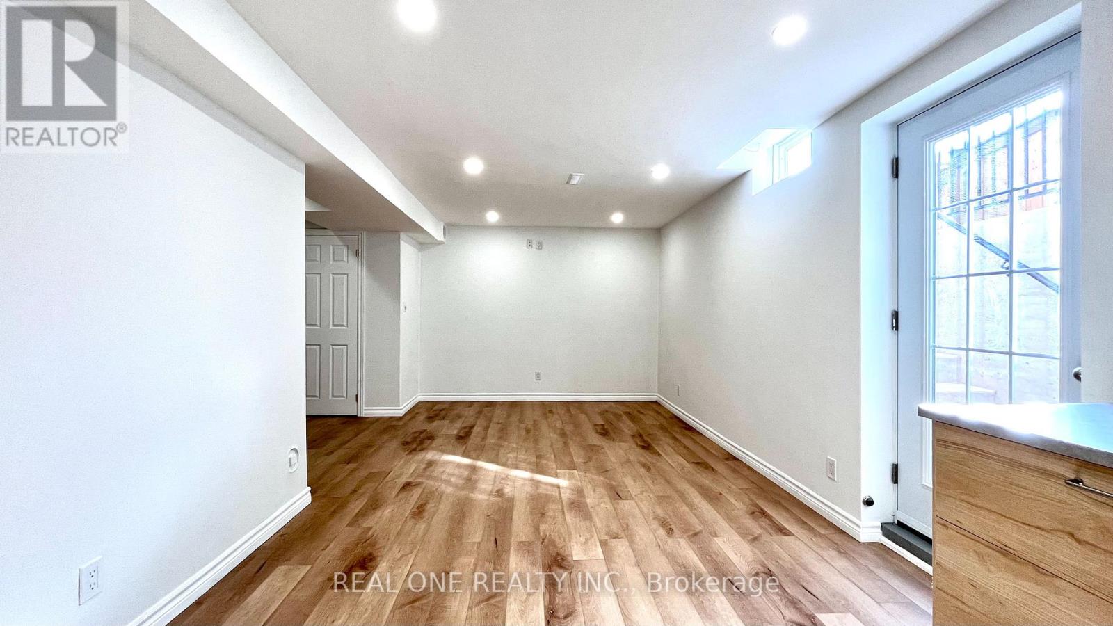 Lower - 1200 Greenwood Crescent, Oakville, Ontario L6J 6W5 - Photo 4 - W12517520