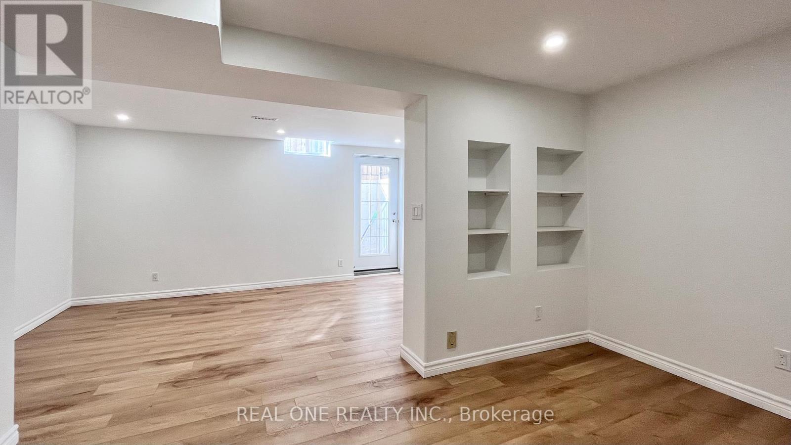 Lower - 1200 Greenwood Crescent, Oakville, Ontario L6J 6W5 - Photo 5 - W12517520