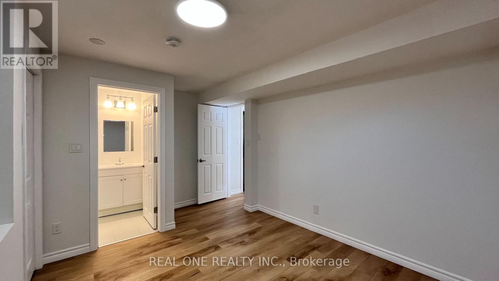 Lower - 1200 Greenwood Crescent, Oakville, Ontario L6J 6W5 - Photo 7 - W12517520