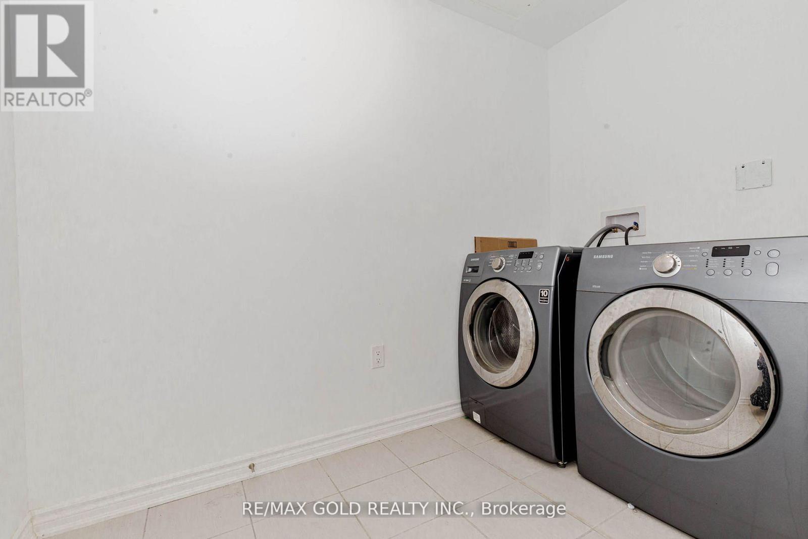 15 Tiveron Avenue, Caledon, Ontario L7C 4L4 - Photo 5 - W12517544