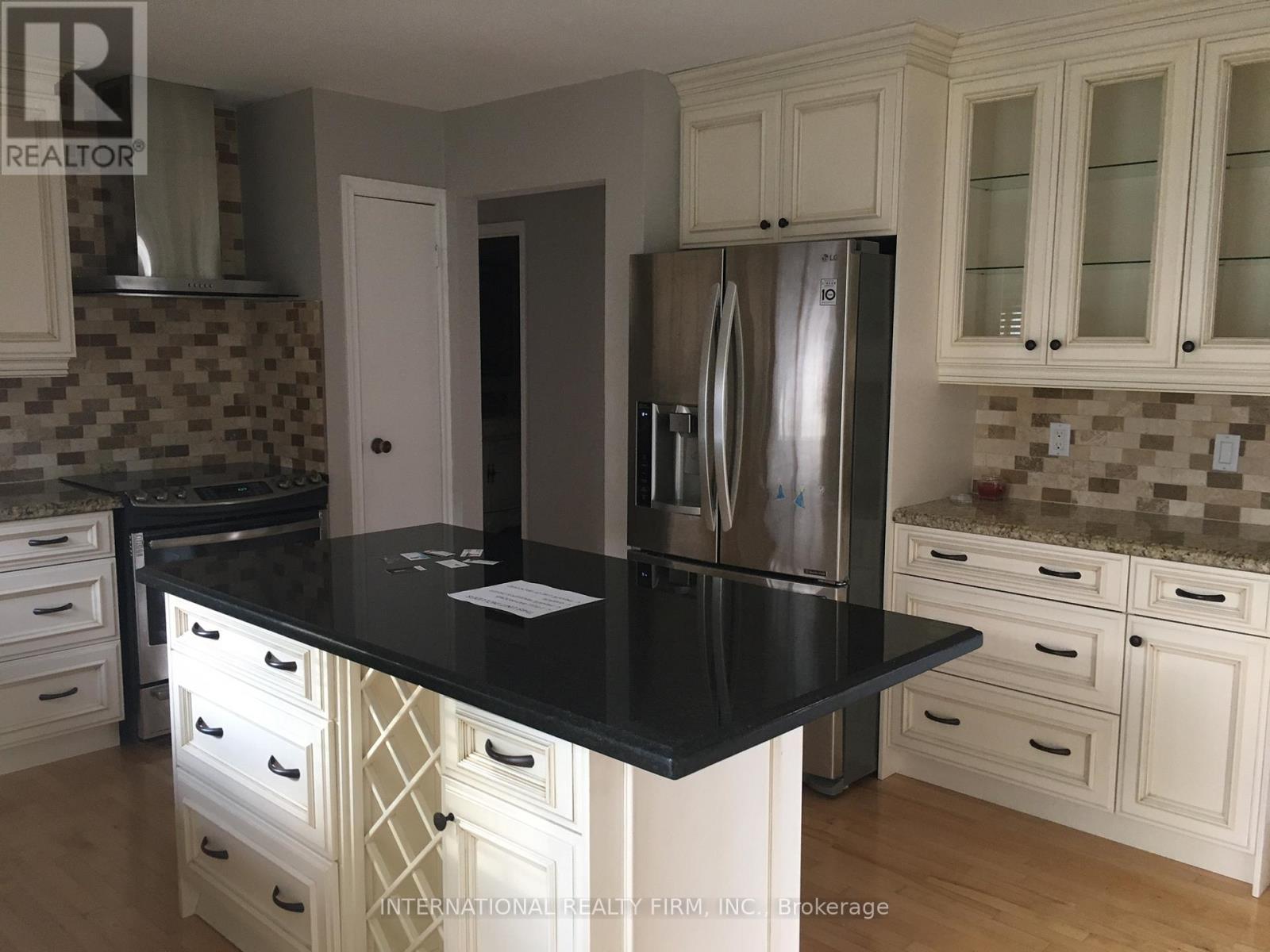 174 Beech Street, Brampton, Ontario  L6V 1V6 - Photo 4 - W12517548