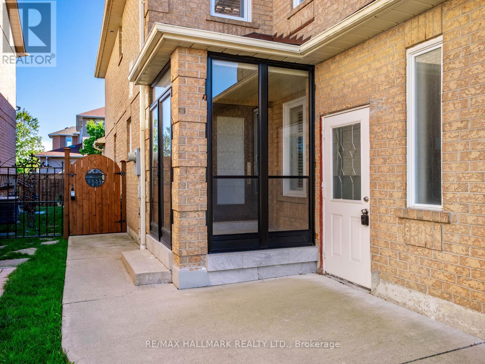 5429 Flatford Road, Mississauga, Ontario  L5V 1Y6 - Photo 2 - W12517594