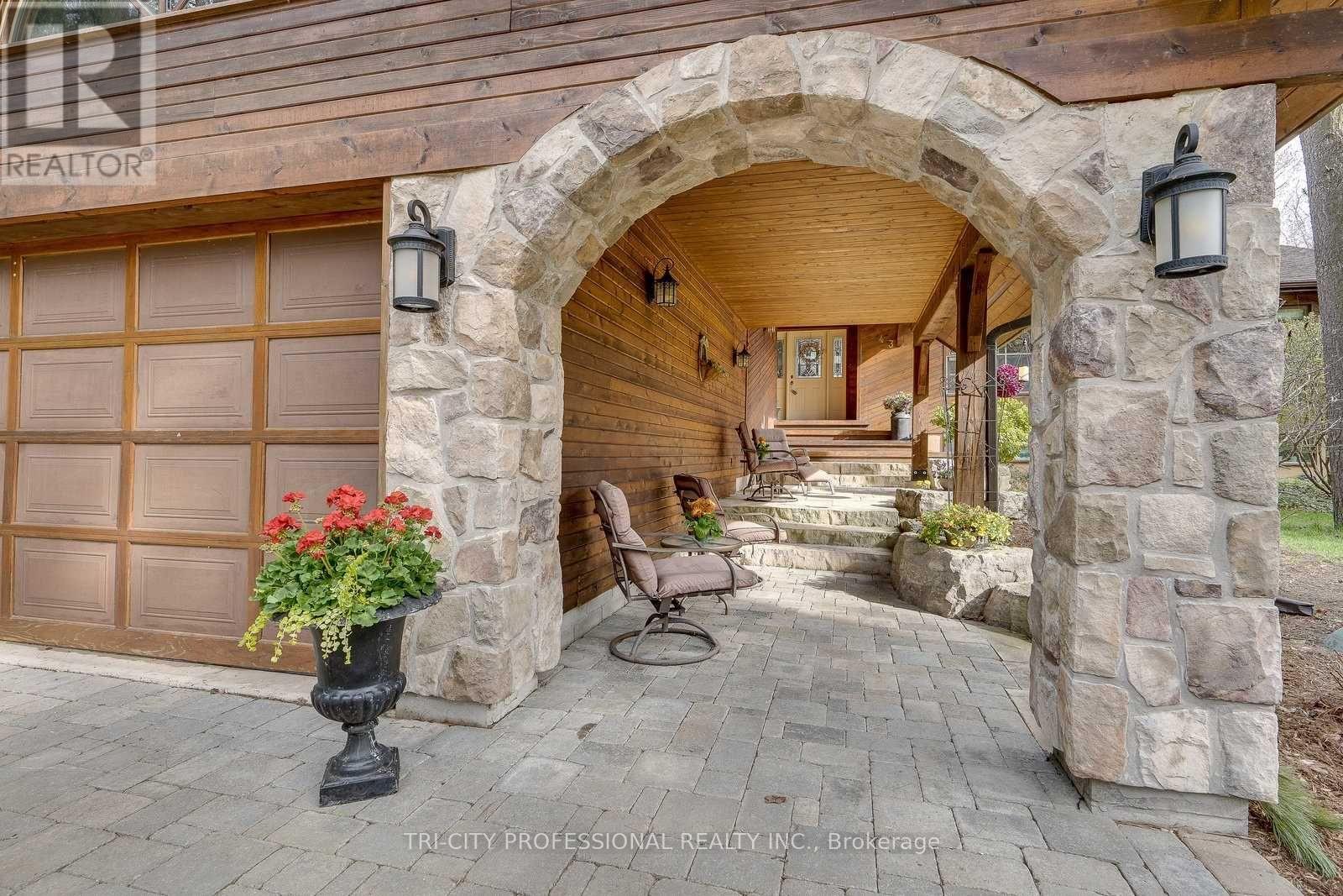 43 Olivers Lane, Caledon, Ontario  L7C 1G5 - Photo 6 - W12517596