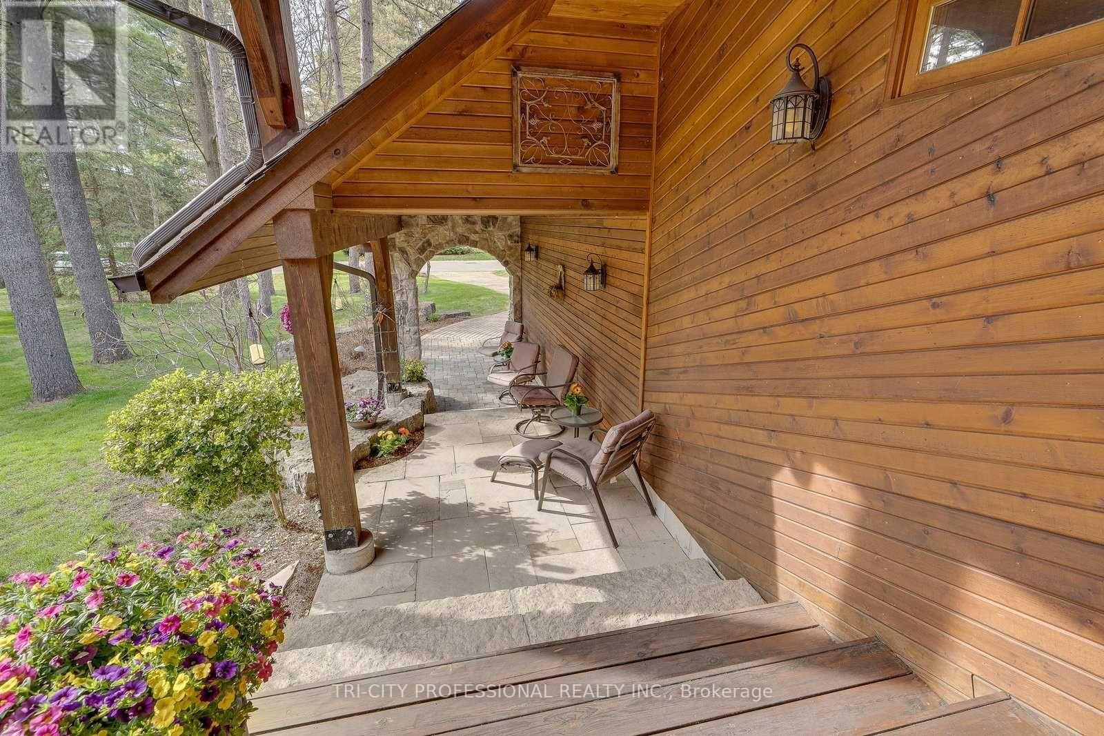 43 Olivers Lane, Caledon, Ontario  L7C 1G5 - Photo 8 - W12517596