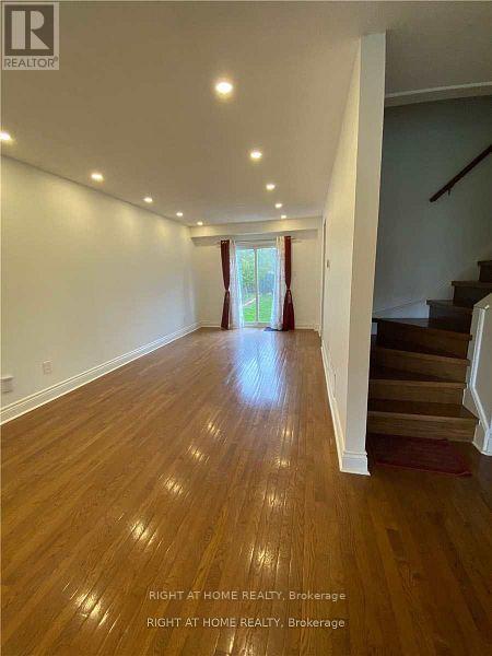 3158 Mccarron Crescent E, Mississauga, Ontario  L5N 3H5 - Photo 2 - W12517610