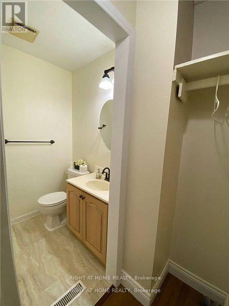 3158 Mccarron Crescent E, Mississauga, Ontario  L5N 3H5 - Photo 5 - W12517610