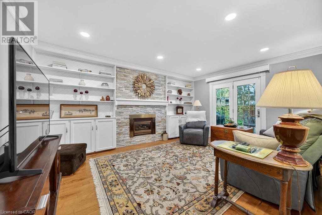 677 Powell Court, Burlington, Ontario  L7R 3E7 - Photo 12 - W12517616