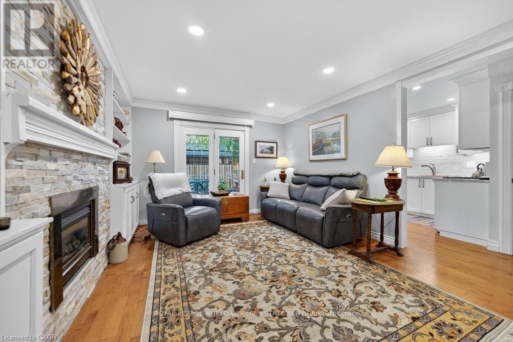 677 Powell Court, Burlington, Ontario  L7R 3E7 - Photo 13 - W12517616