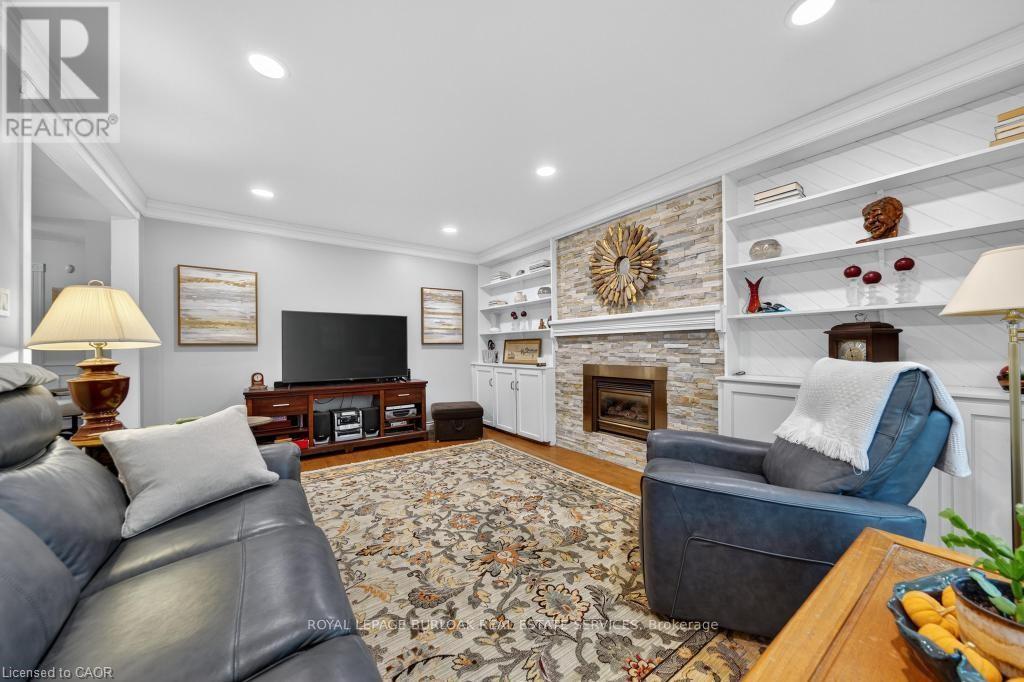 677 Powell Court, Burlington, Ontario  L7R 3E7 - Photo 14 - W12517616