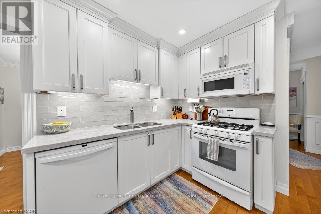 677 Powell Court, Burlington, Ontario  L7R 3E7 - Photo 19 - W12517616