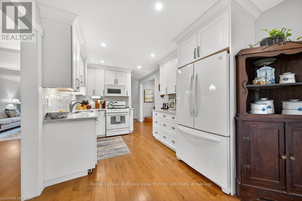 677 Powell Court, Burlington, Ontario  L7R 3E7 - Photo 21 - W12517616