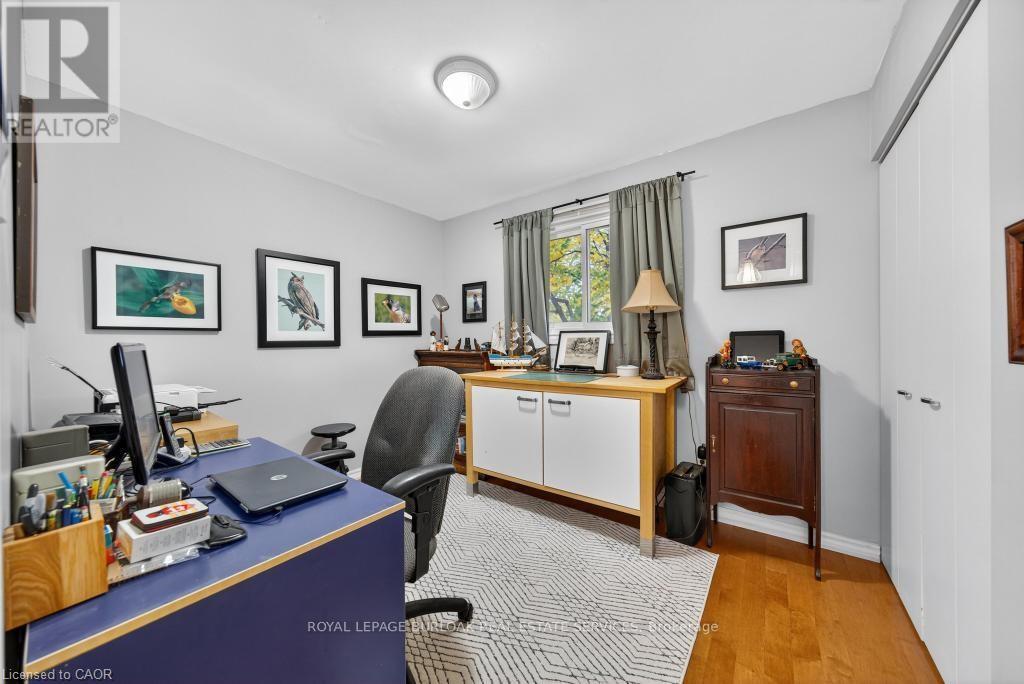 677 Powell Court, Burlington, Ontario  L7R 3E7 - Photo 24 - W12517616