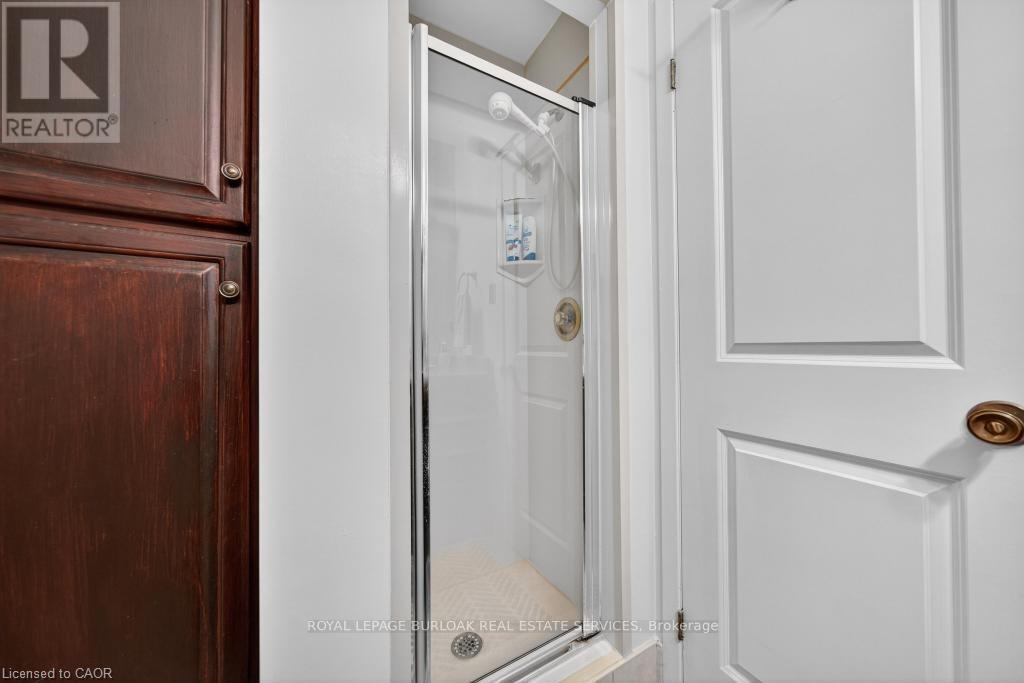 677 Powell Court, Burlington, Ontario  L7R 3E7 - Photo 28 - W12517616