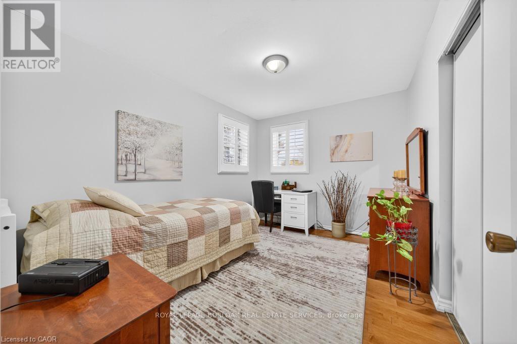 677 Powell Court, Burlington, Ontario  L7R 3E7 - Photo 30 - W12517616