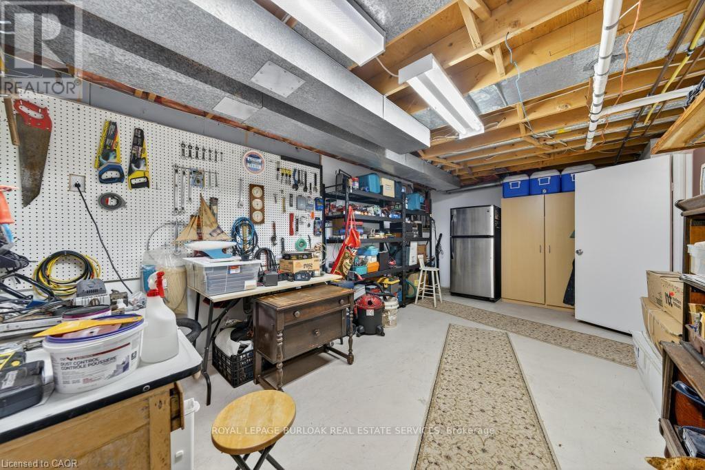 677 Powell Court, Burlington, Ontario  L7R 3E7 - Photo 41 - W12517616