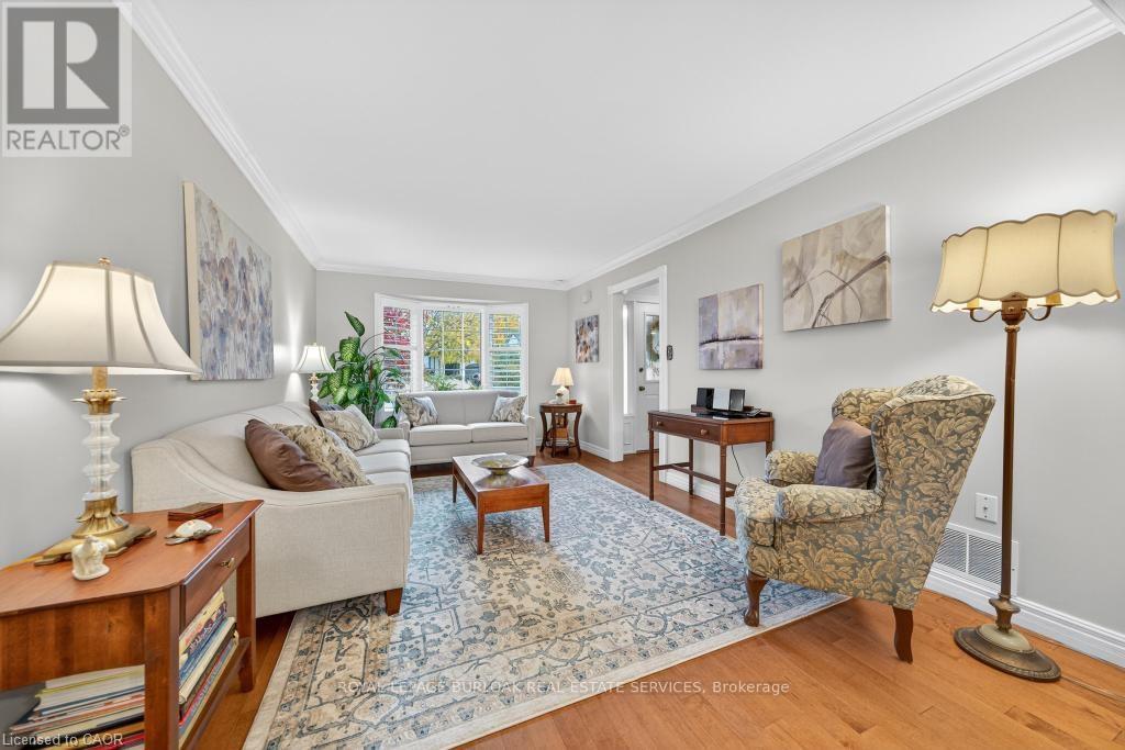 677 Powell Court, Burlington, Ontario  L7R 3E7 - Photo 7 - W12517616