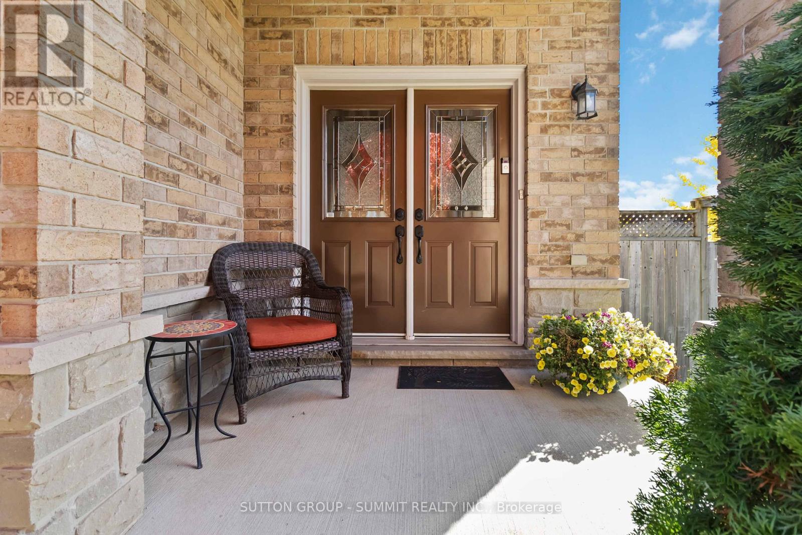 518 Sandcherry Drive, Burlington, Ontario  L7T 4L5 - Photo 2 - W12517628