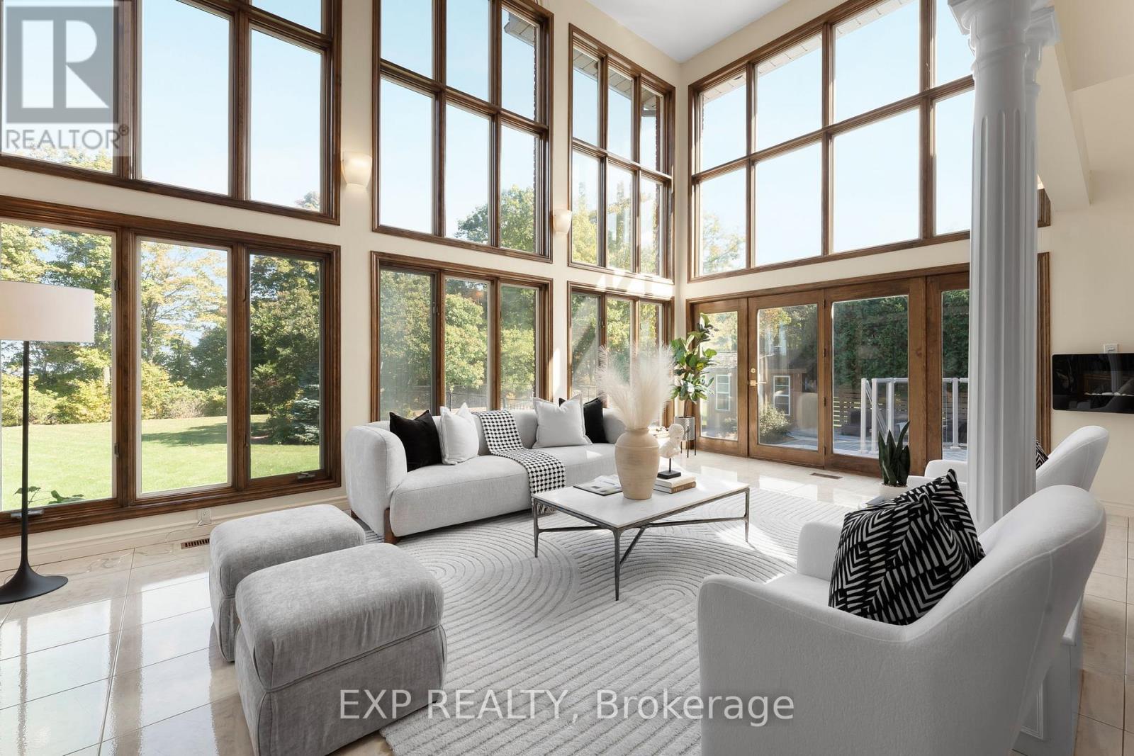 887 Montgomery Drive, Hamilton, Ontario  L9G 3H6 - Photo 3 - X12517556