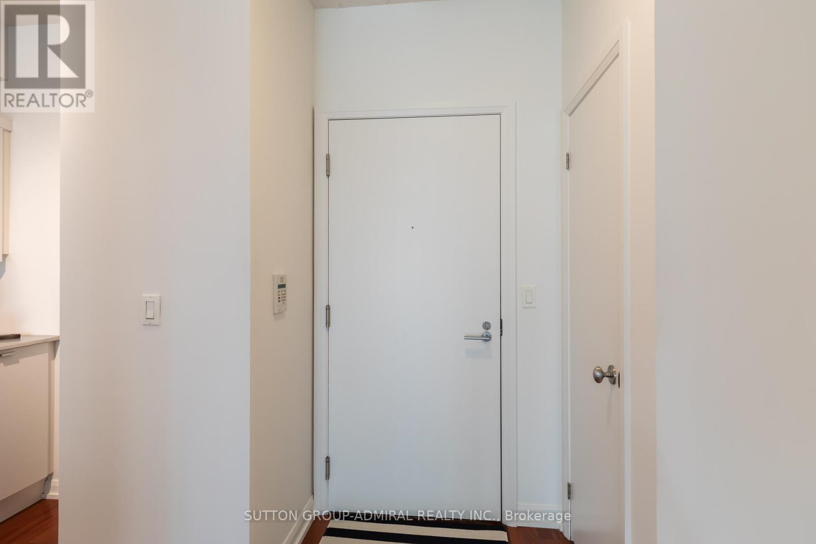 1109 - 111 Elizabeth Street, Toronto, Ontario M5G 1P7 - Photo 2 - C12517718