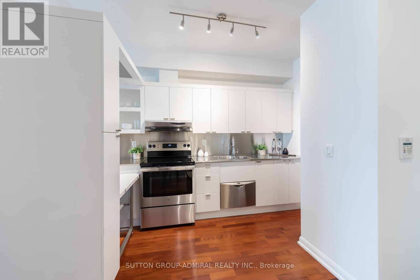 1109 - 111 Elizabeth Street, Toronto, Ontario M5G 1P7 - Photo 4 - C12517718