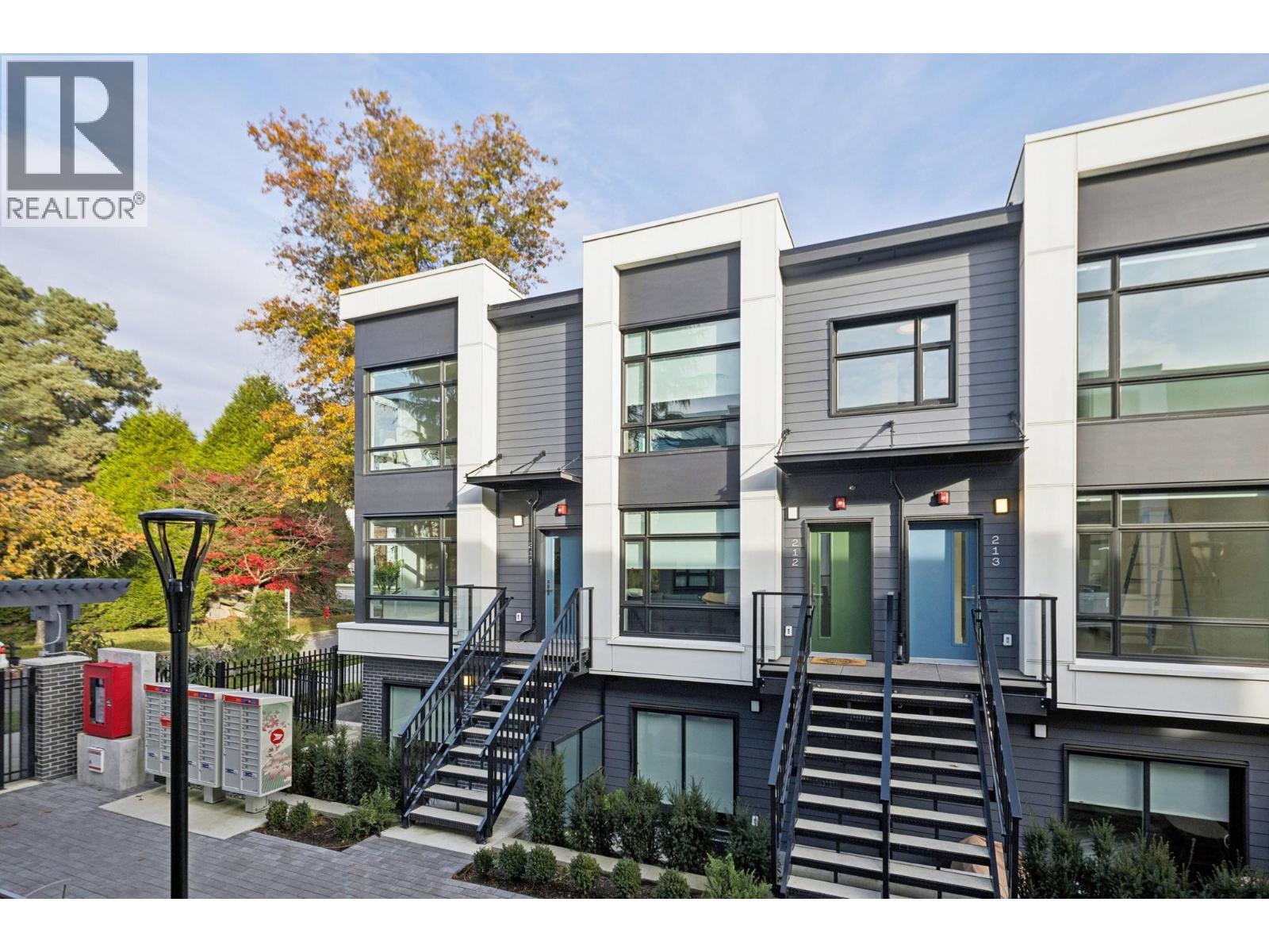 211 1008 W 47th Street, Vancouver, British Columbia  V6M 0E3 - Photo 1 - R3064368