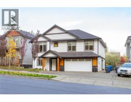 668 Eighth St University District