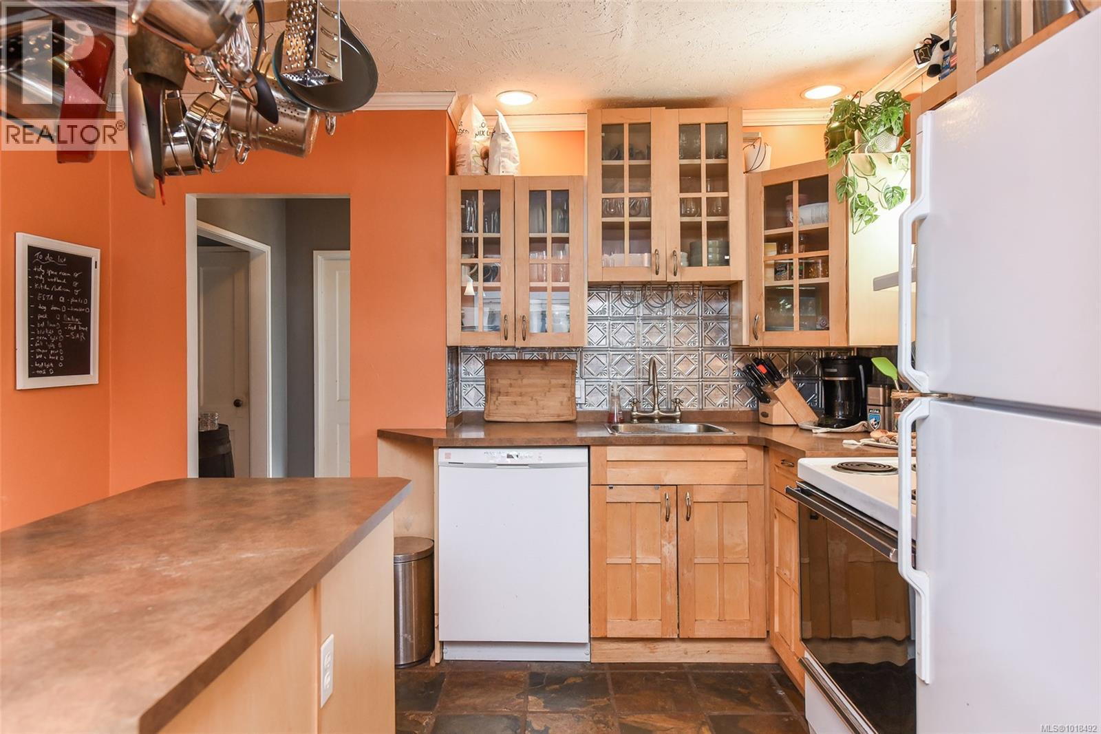 2767 Ulverston Ave, Cumberland, British Columbia  V0R 1S0 - Photo 18 - 1018492