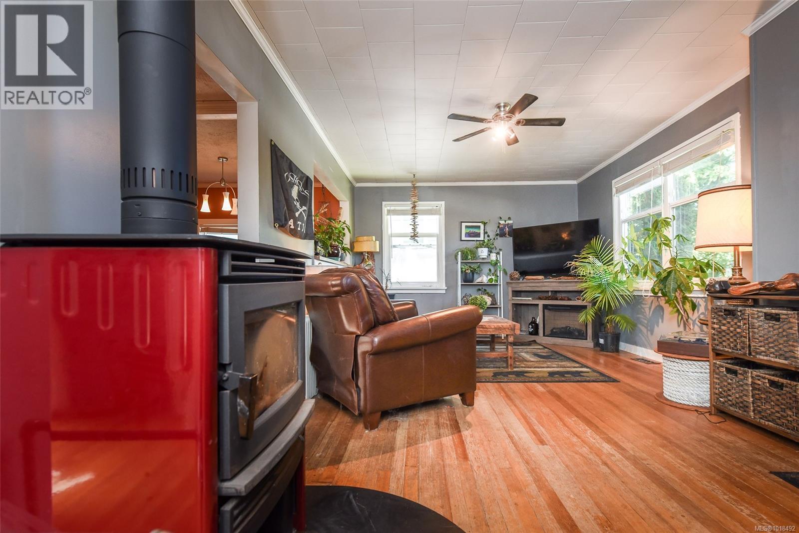 2767 Ulverston Ave, Cumberland, British Columbia  V0R 1S0 - Photo 9 - 1018492