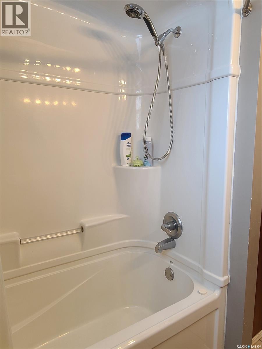 46 Newcombe Street, Manor, Saskatchewan  S0C 1R0 - Photo 18 - SK023587