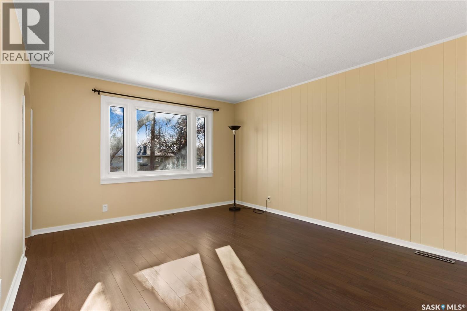 6328 8th Avenue, Regina, Saskatchewan  S4T 0W8 - Photo 4 - SK023573