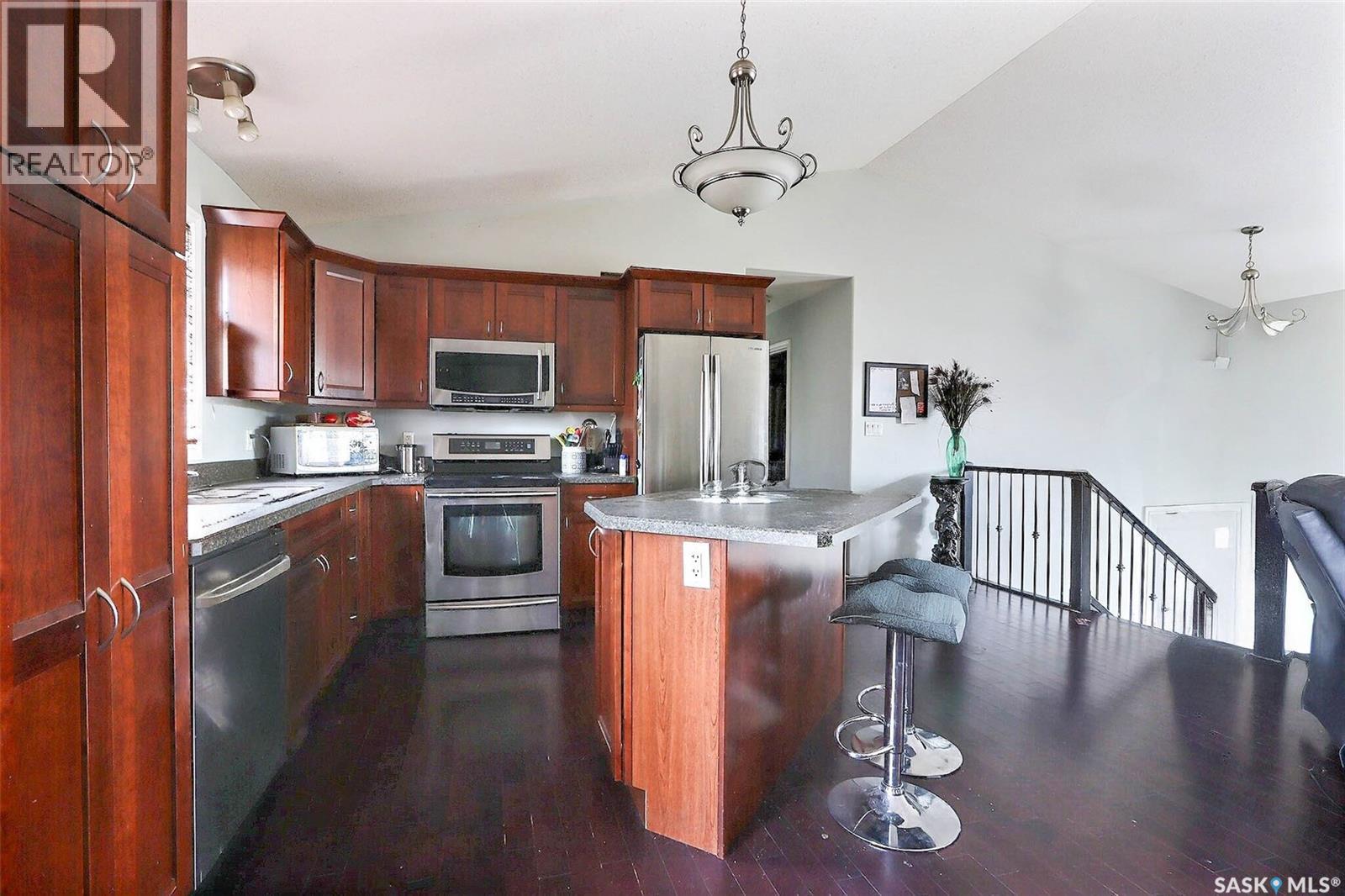 1402 7th Street E, Prince Albert, Saskatchewan  S6V 0V4 - Photo 2 - SK022407