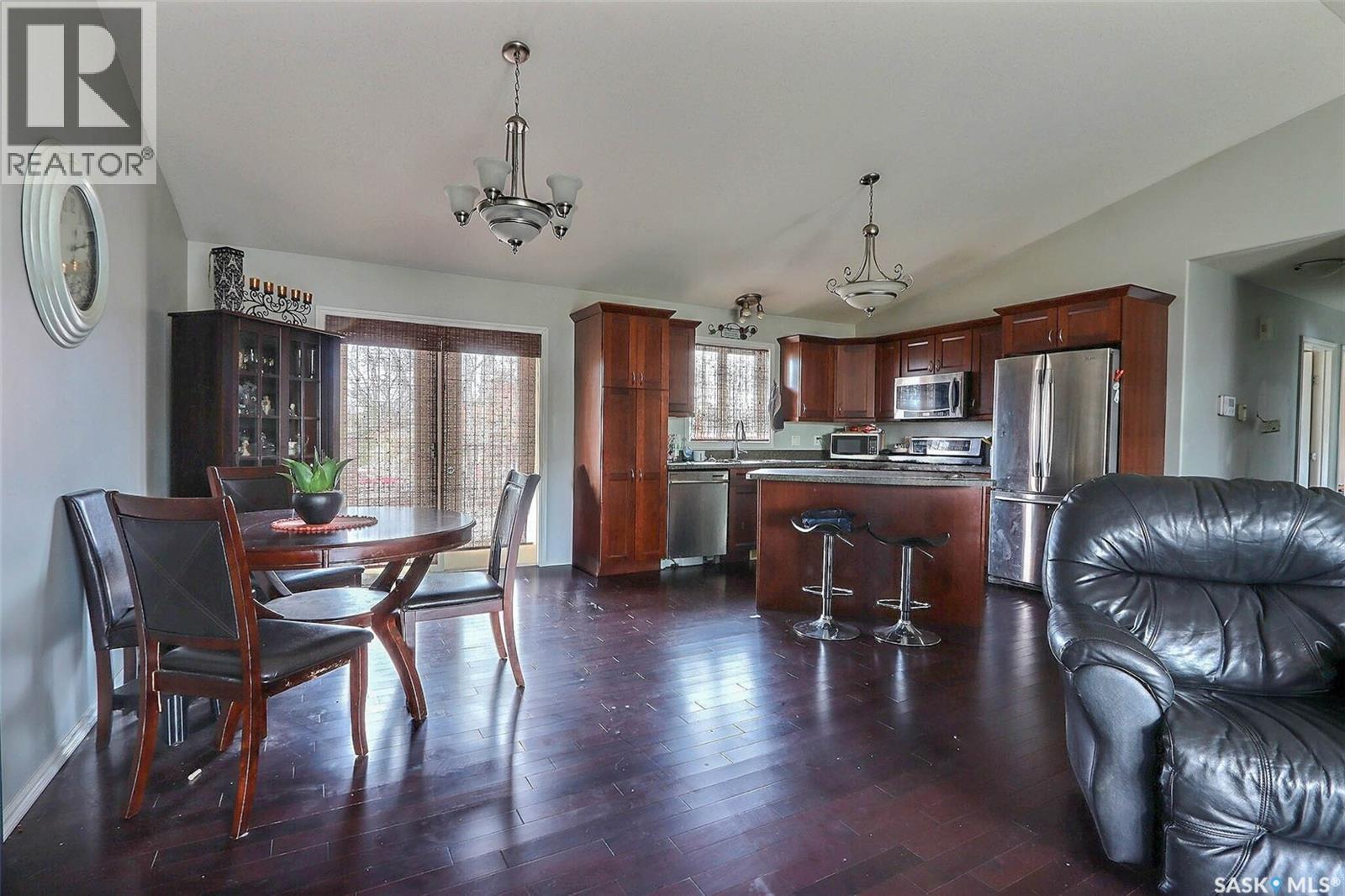 1402 7th Street E, Prince Albert, Saskatchewan  S6V 0V4 - Photo 4 - SK022407