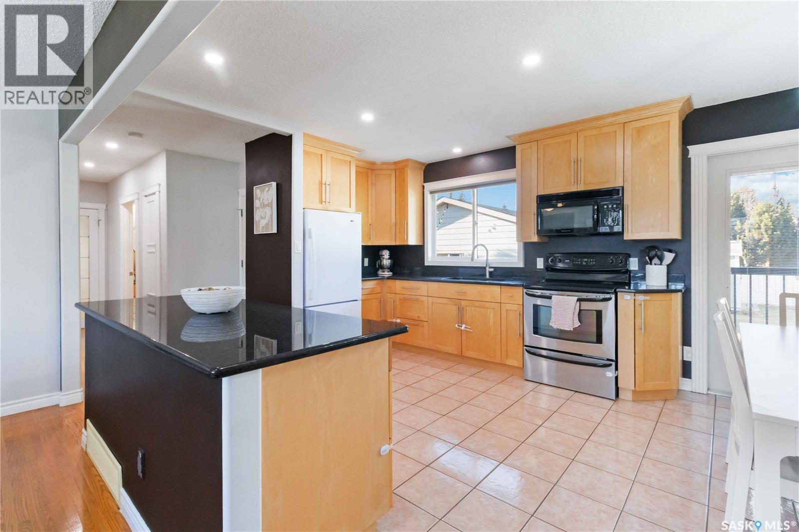 8 Maclean Crescent, Saskatoon, Saskatchewan  S7J 2R7 - Photo 10 - SK022157