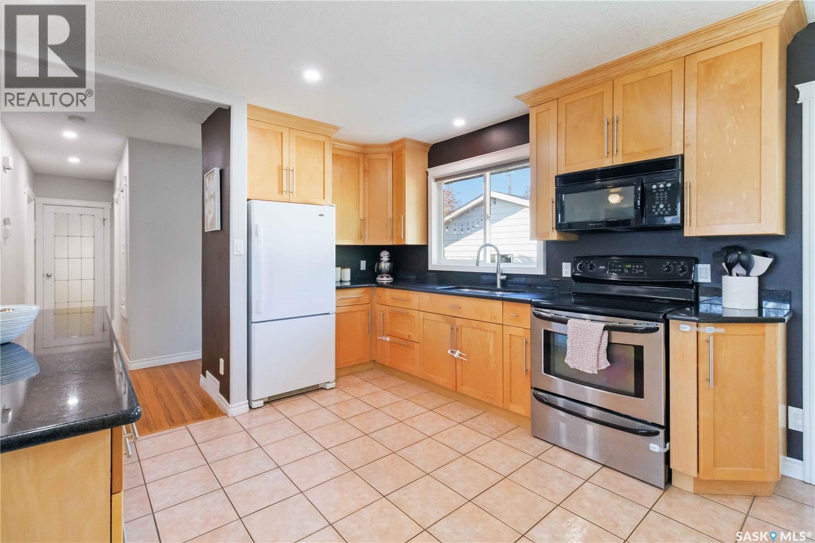 8 Maclean Crescent, Saskatoon, Saskatchewan  S7J 2R7 - Photo 11 - SK022157