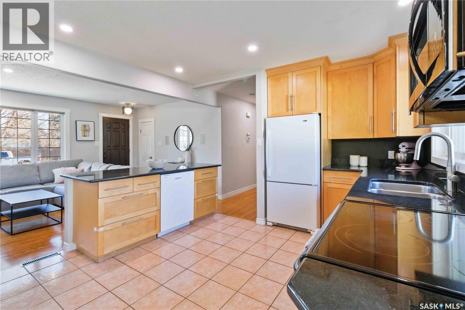 8 Maclean Crescent, Saskatoon, Saskatchewan  S7J 2R7 - Photo 12 - SK022157