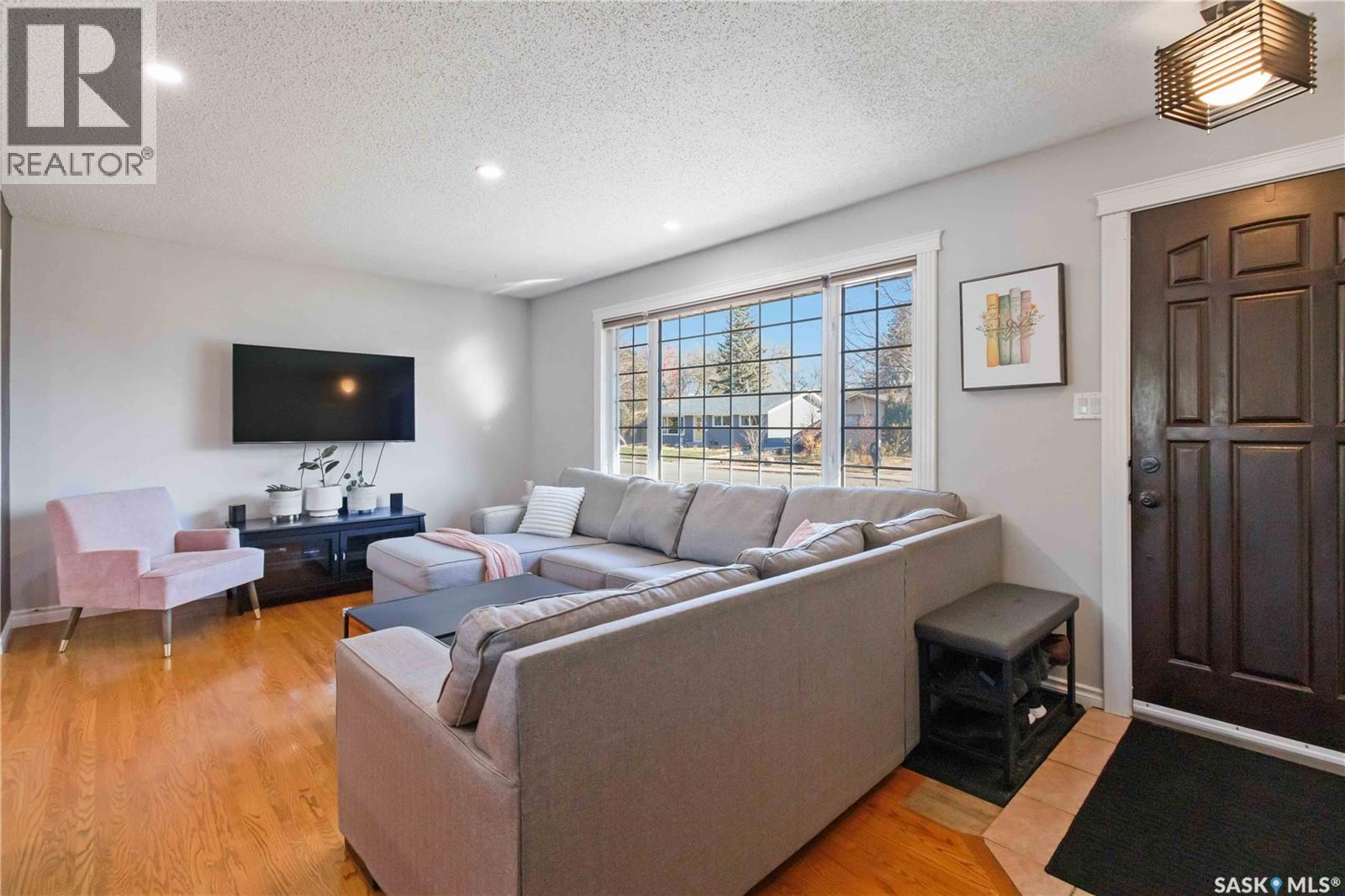 8 Maclean Crescent, Saskatoon, Saskatchewan  S7J 2R7 - Photo 4 - SK022157